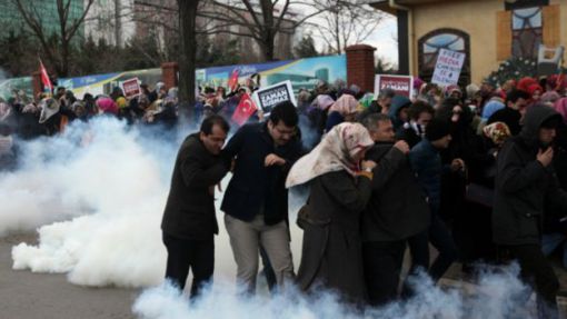  İstanbul Cumhuriyet Başsavcısı, Zaman gazetesi önünde toplanan kalabalığa yapılan müdahalenin 'orantılı' olduğunu ifade etti.